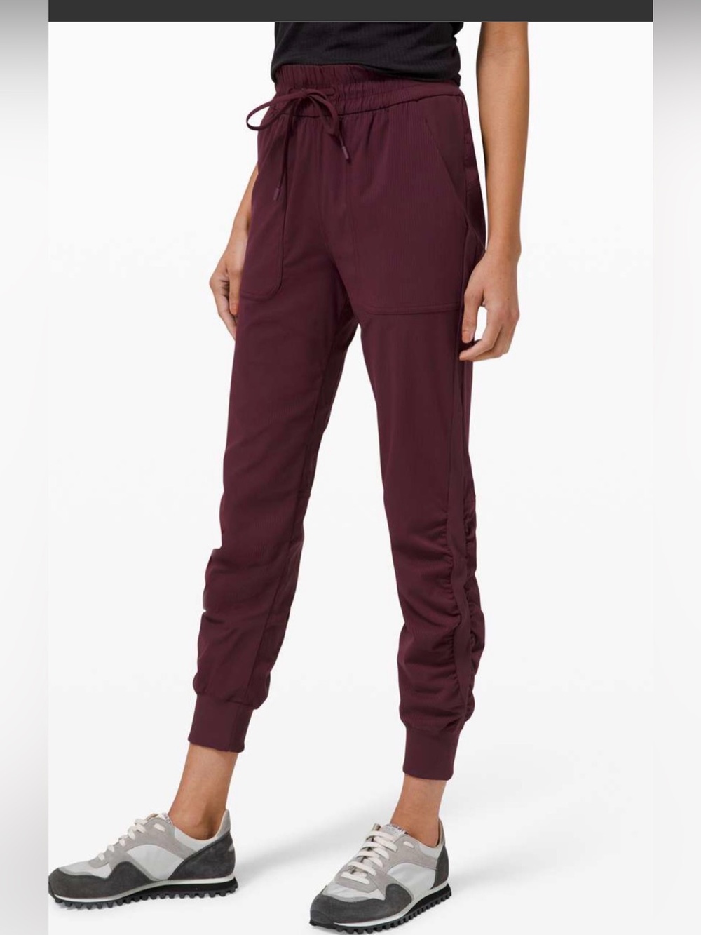Lululemon Beyond the Studio 7/8 Jogger
Cassis Sz 0